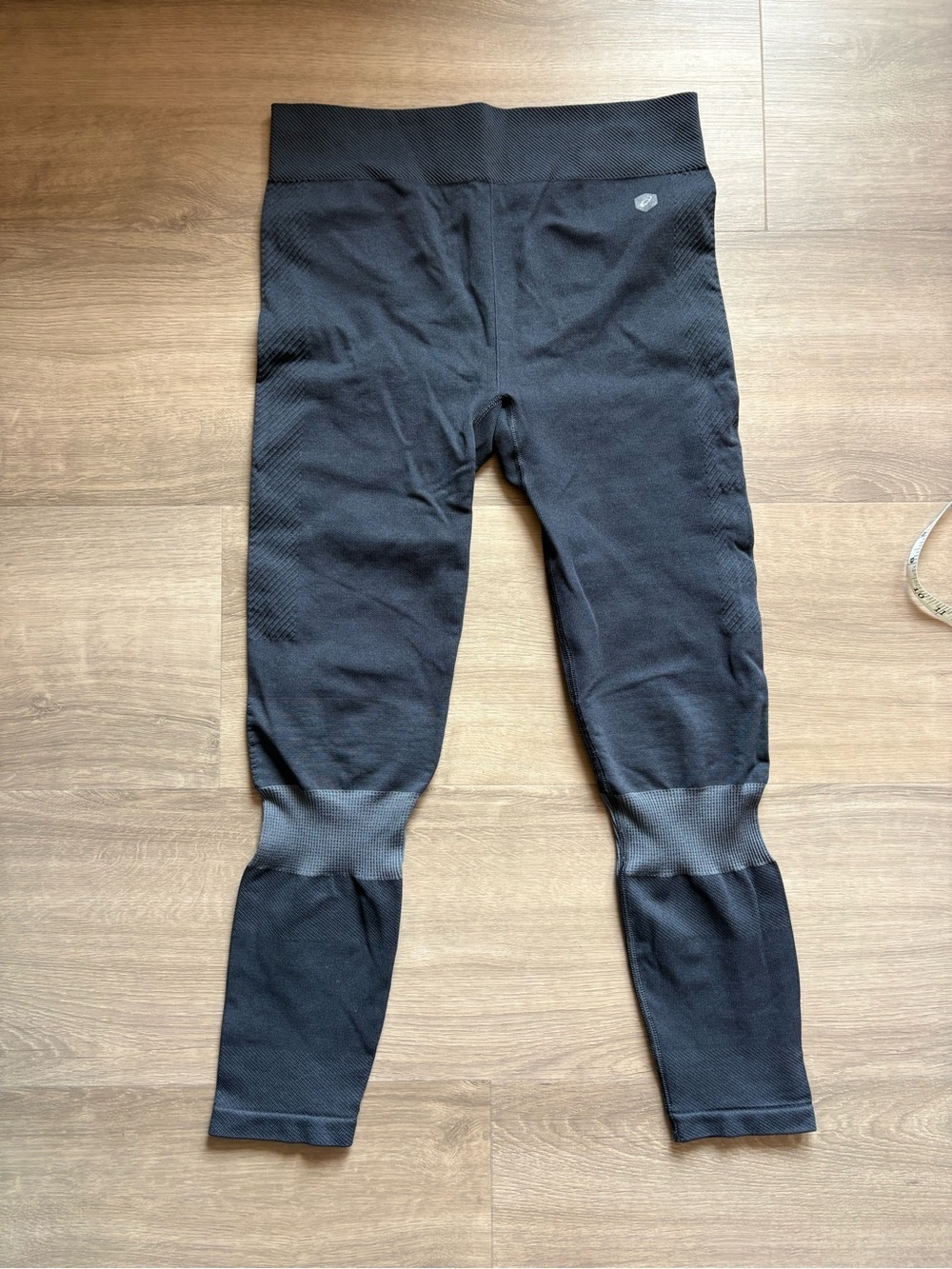 Asics Sculpting Performance Leggings in Black- size M